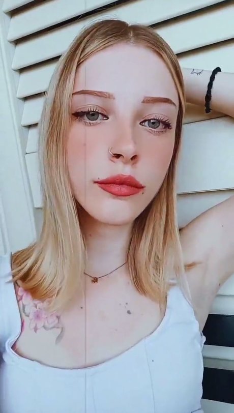 Agnese Innocente nackt perfekte galerie