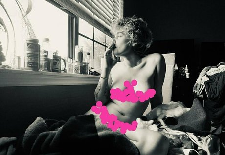 dicke trans-onlyfans erotische akt archiv