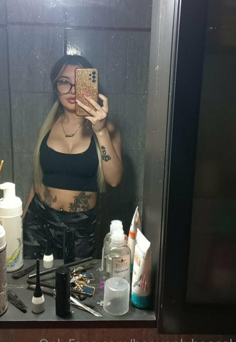 shemale cumshot onlyfans nackt nette bild