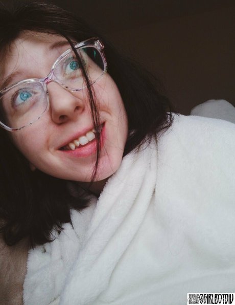 Girlbotdiv model heiße bild