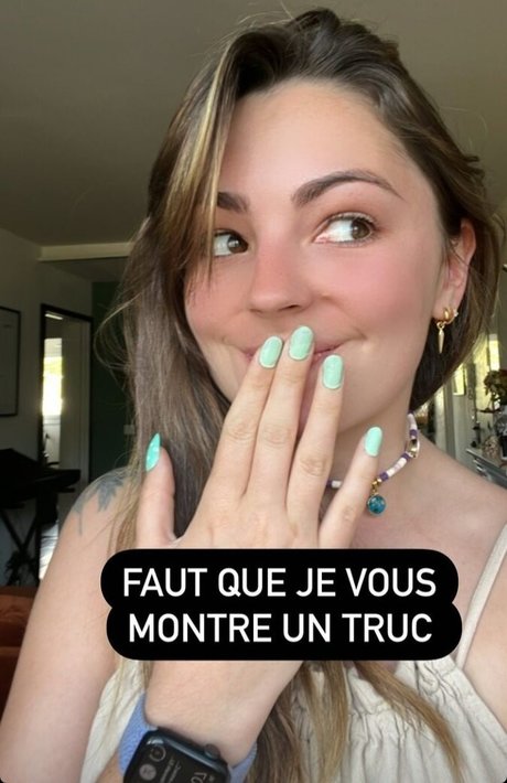 Roxane ASMR model hübsche bilder