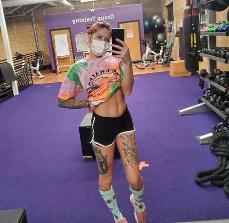 Mikayla Raines kostenlose nackten bild