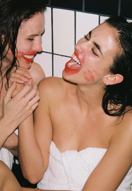 Elisha and Renee Herbert exklusive erotische foto