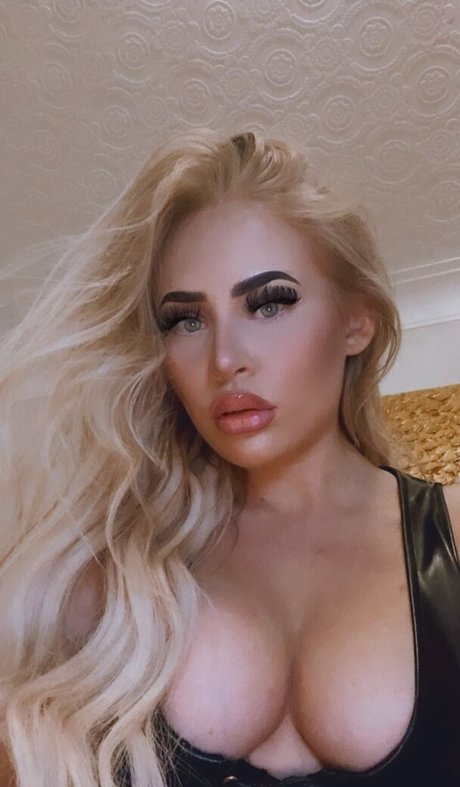 Latinmoniquexx nackt kostenlose foto