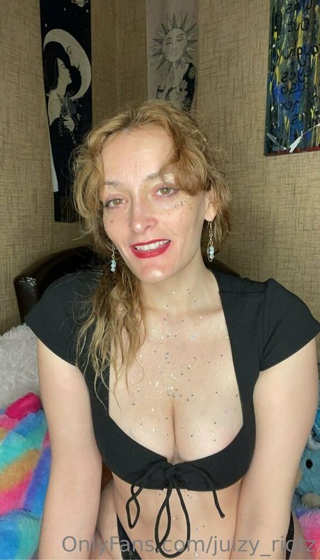 juizy riotz hübsche kunst archiv