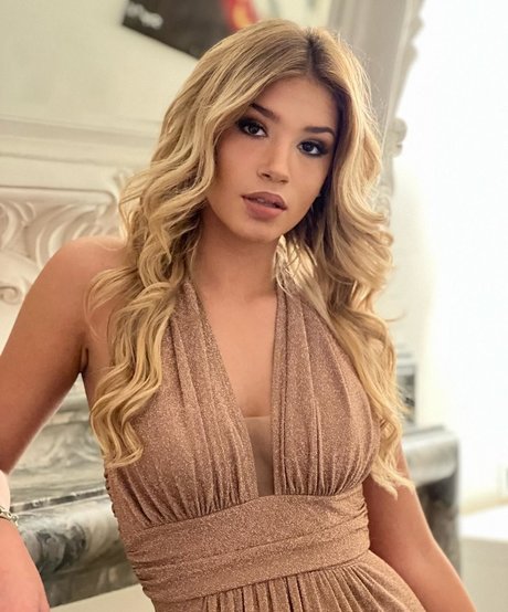 Alice De Bortoli sexy erwachsene fotos