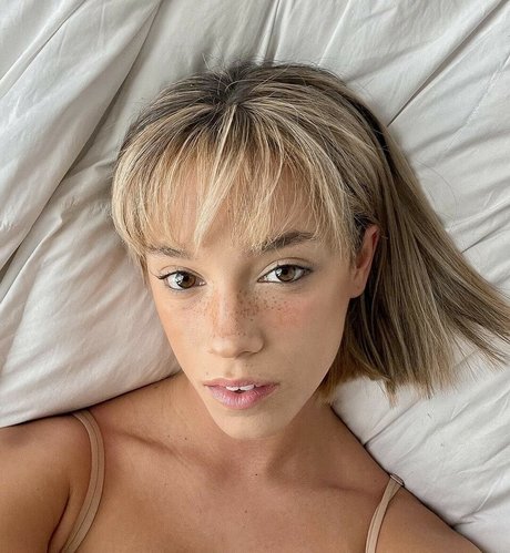 wellbeingwithabigail hübsche nackt foto