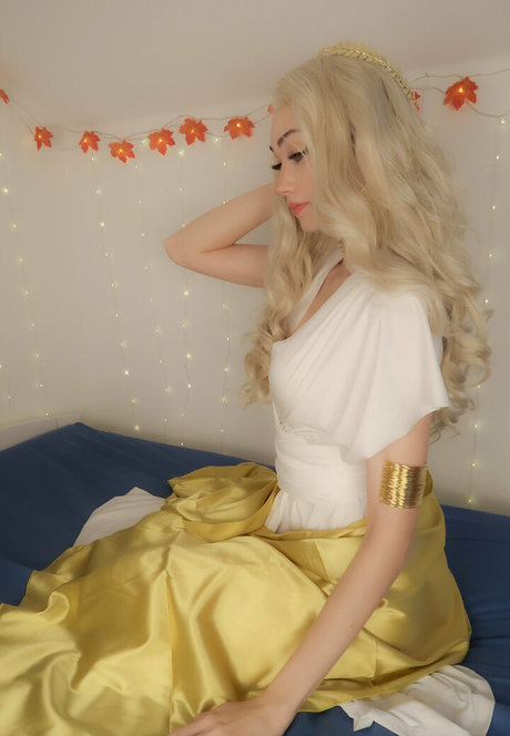 louvrissa hübsche nackte foto