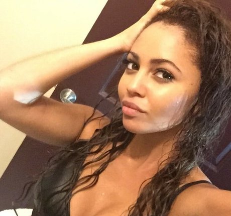 Vanessa Morgan hübsche nacktheit fotos