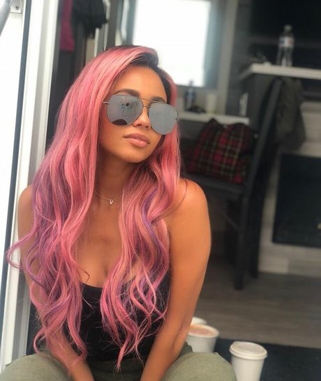 Vanessa Morgan xxx nackten bilder