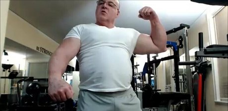 flexbigmuscle schauspielerin erwachsene foto