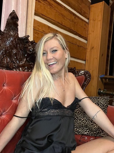 No Good Blonde porno heiße archiv