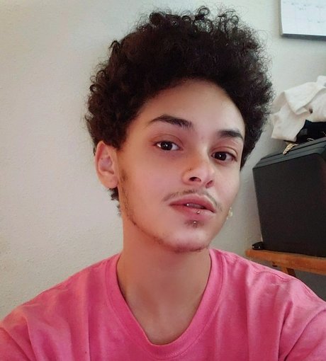 Kwame Violet perfekte galerien