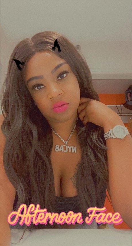 Nyla B kostenlose nackten fotos