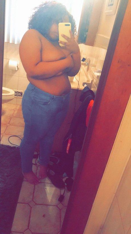 Nya Blue erwachsene nackt foto