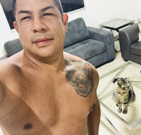 Adriano0001 kostenlose xxx galerie