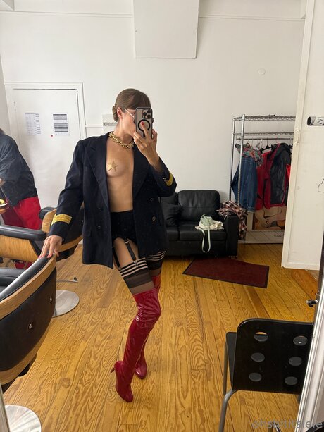 Lele O heiße erotische galerie