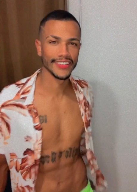 Eric santos nackt freie fotos