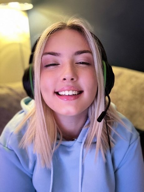 BRITISH BRANDI RAEE_ perfekte erotische archiv