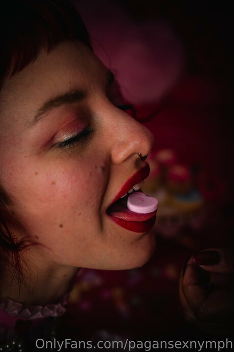 Kitten Nymph schauspielerin nackte bilder