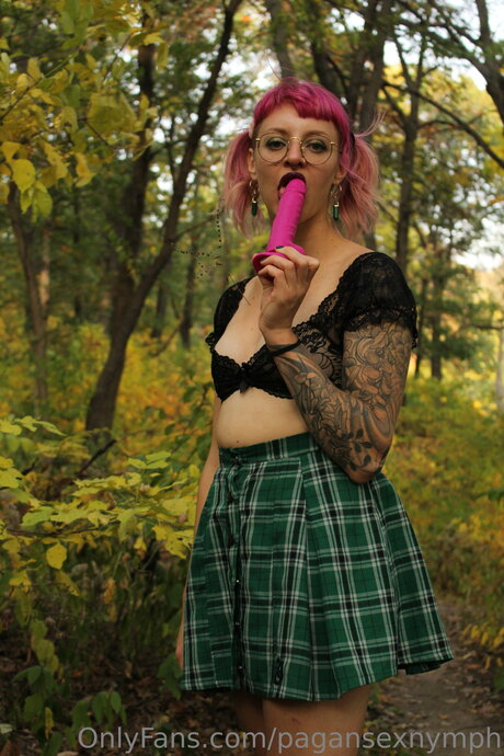 schwuler influencer onlyfans kunst nackte archiv