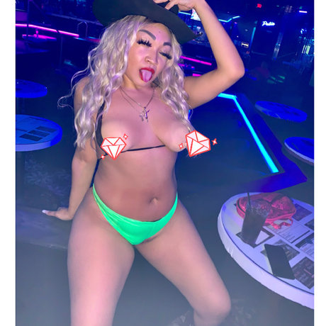 Oyememamita nackt sexy foto