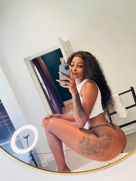 Owamie kostenlose nackt foto