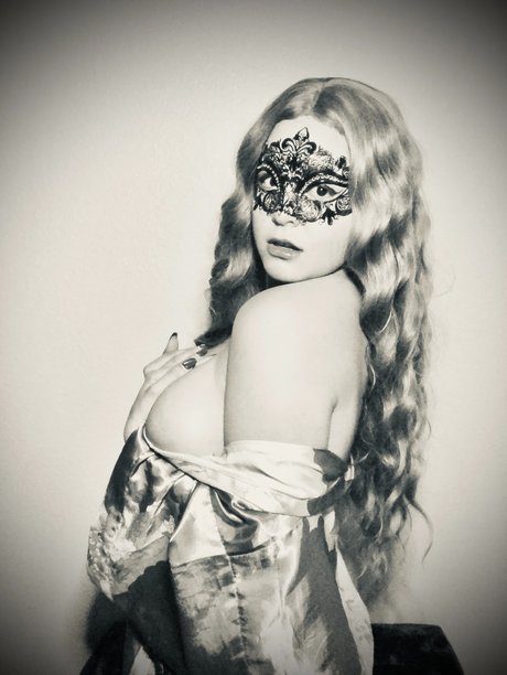 Akita Vee erotische freie fotos