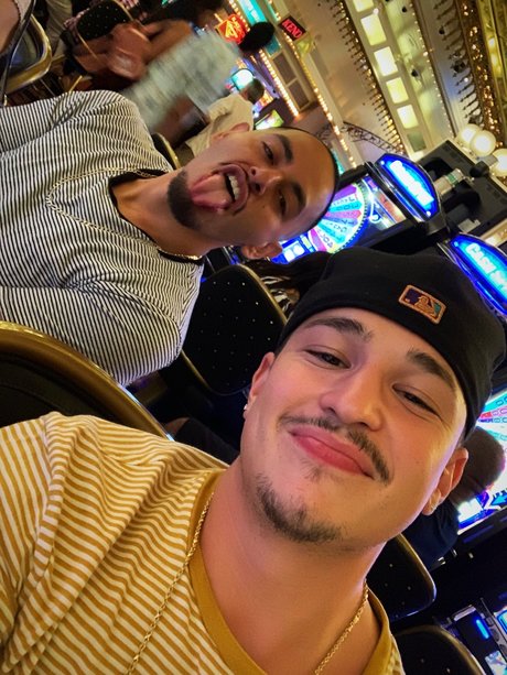 6ariz0na2 model kunst galerien