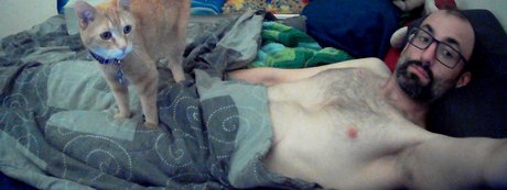 Charlie Pharmakos nacktheit archiv