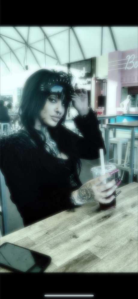 Ur local Goth girlie hübsche erwachsene bilder