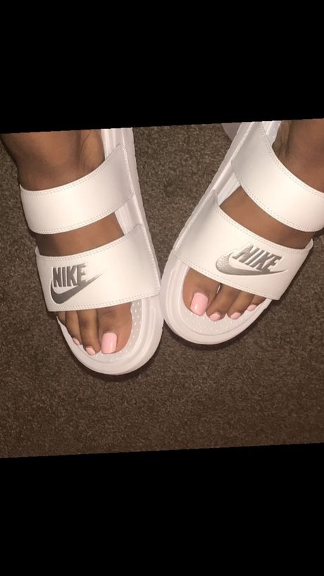 Ms PrettiFeet freie nackten foto