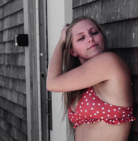 Poppy Roze exklusive schöne foto