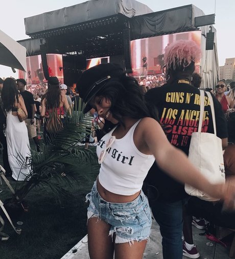 alt-girl-onlyfans hübsche top foto