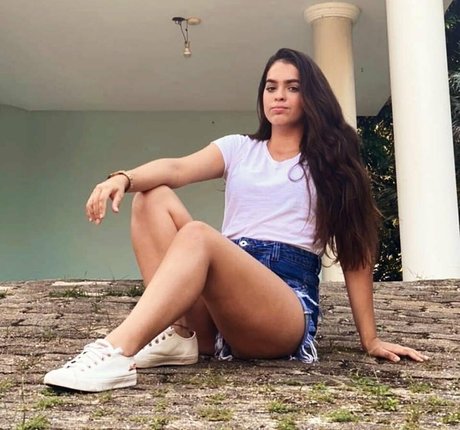 Izabelly Linhares erotische nackten foto