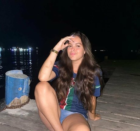 Izabelly Linhares erwachsene nackt bild