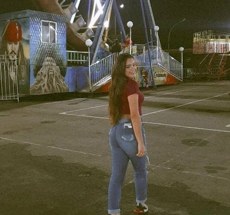 Izabelly Linhares erotische nackten foto