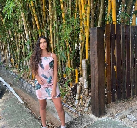 Izabelly Linhares hübsche erwachsene archiv