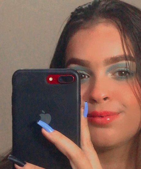 Izabelly Linhares erwachsene erotische bilder