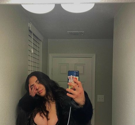 Julitka kunst nackte galerie