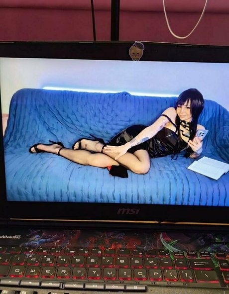 lola pixel model nette foto