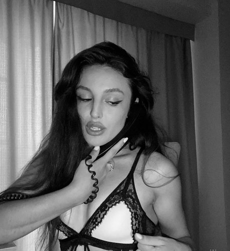 onlyemiliaa exklusive hübsche galerie