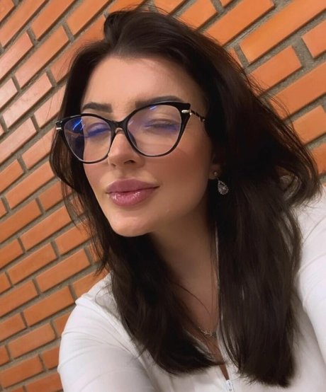 Eliza Amorim nackt freie bild