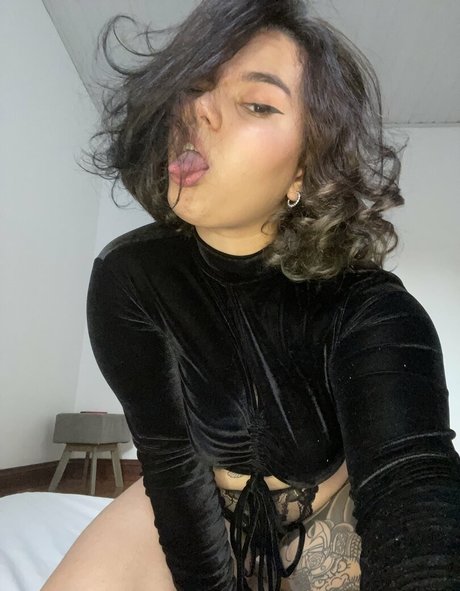 Diana Koyuncu model nackten bilder