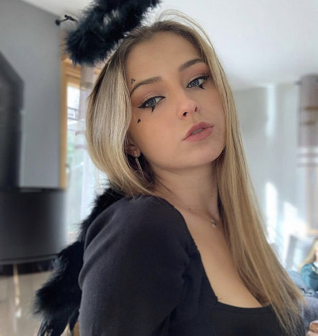 Romane Salvetti schauspielerin sexy foto