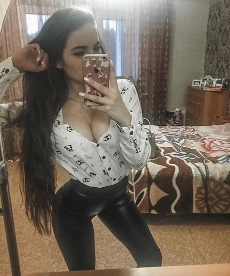 blonde spritzende onlyfans xxx freie bild