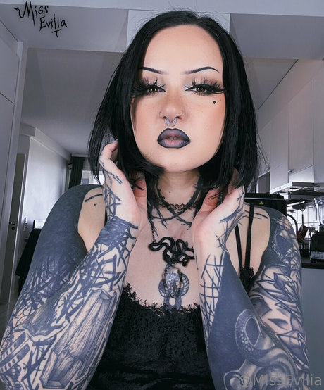 misseviliafree nackt porno archiv