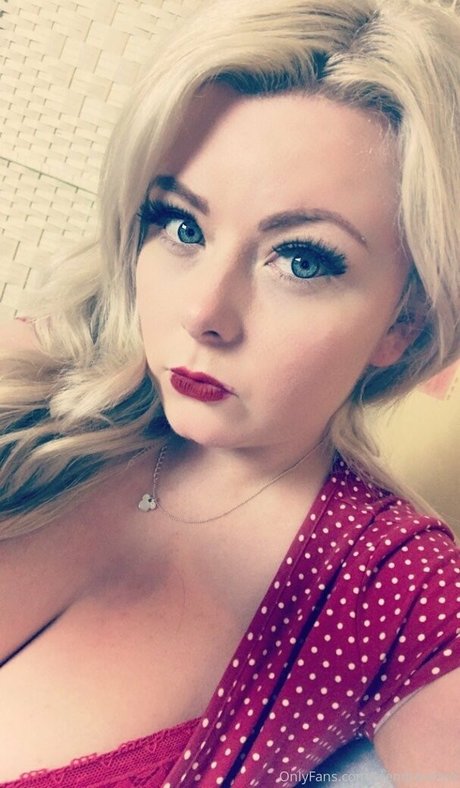 curvydanni sexy erotische bilder