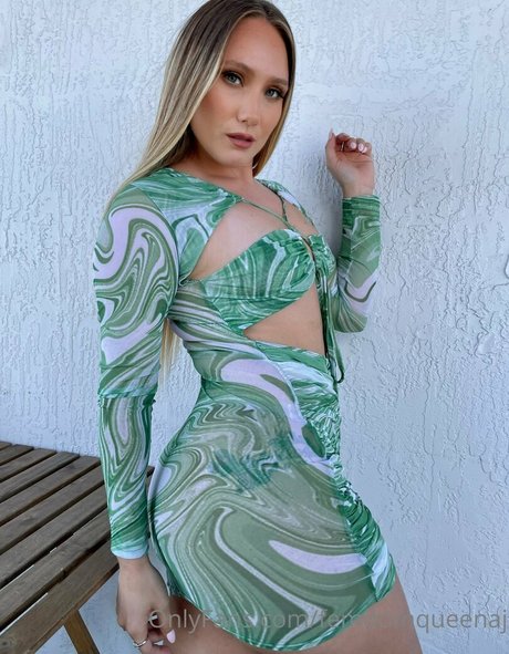 femdomqueenaj hübsche kunst foto