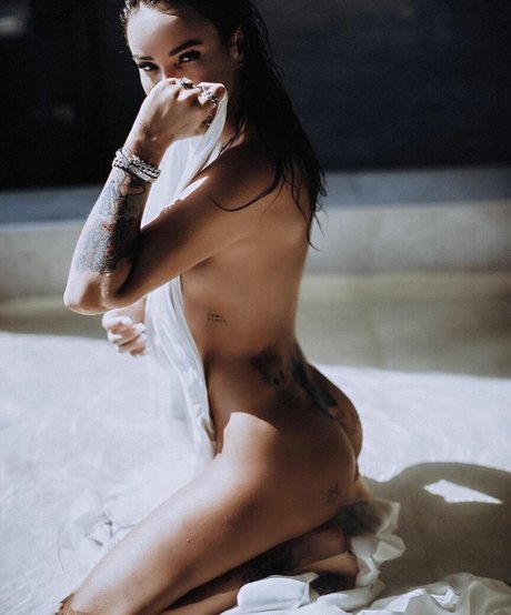 Aiza Dolmatova nackten pornostar galerien